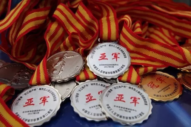 官方：罗德里荣获2024金球奖 维尼修斯获第二